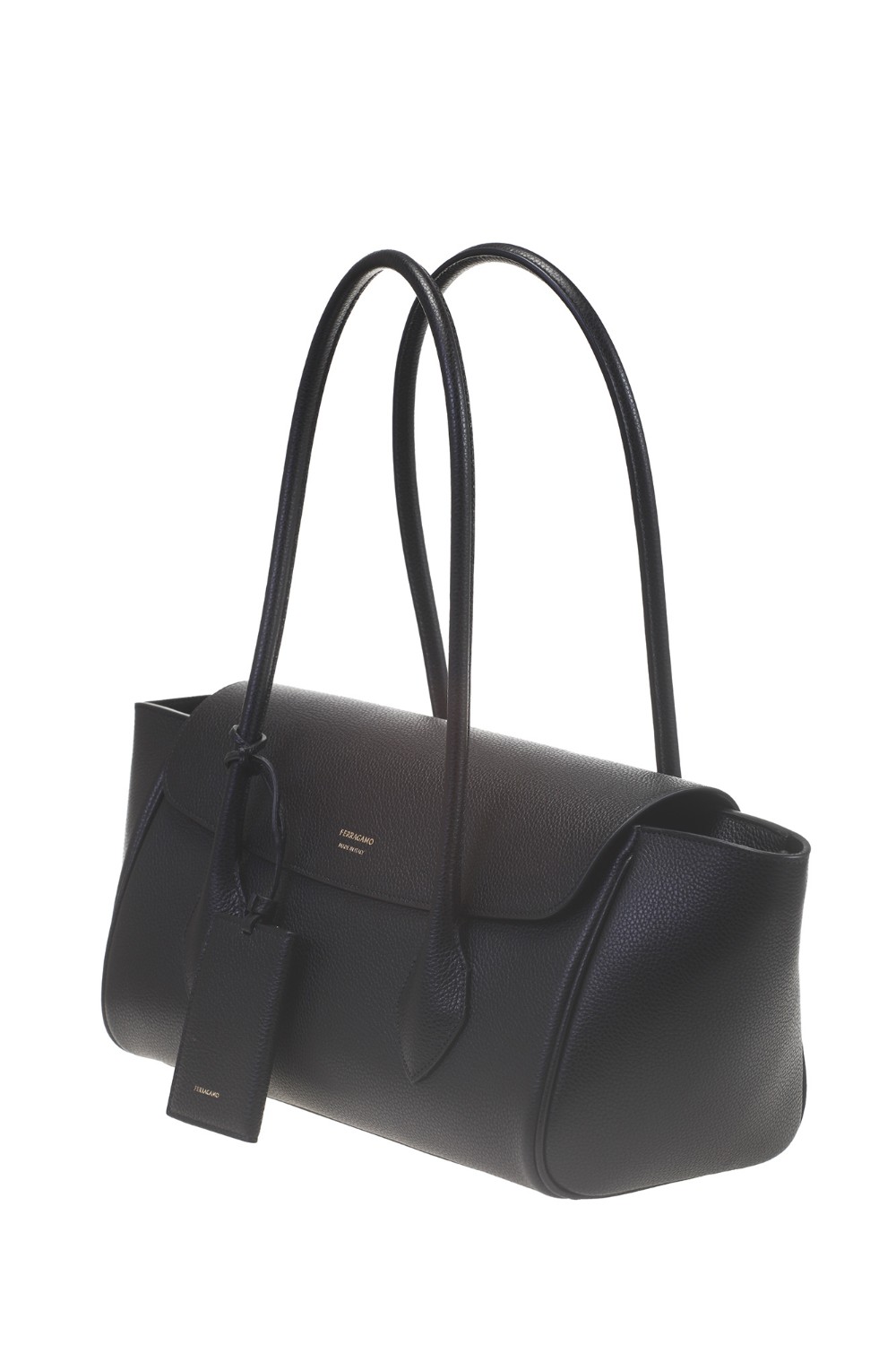 shop SALVATORE FERRAGAMO  Borsa: Salvatore Ferragamo Tote bag East-West (M).
Realizzata in vitello martellato.
I manici leggermente più lunghi suggeriscono una portata a spalla.
Apertura con patta. 
Charm porta badge e la placchetta dorata con firma.
Luce tracolla: 23 cm. 46 cm x 20 cm x 17 cm.
Composizione: 100% pelle.
Made in Italia.. 218892 M CLASS-773056 number 1881005